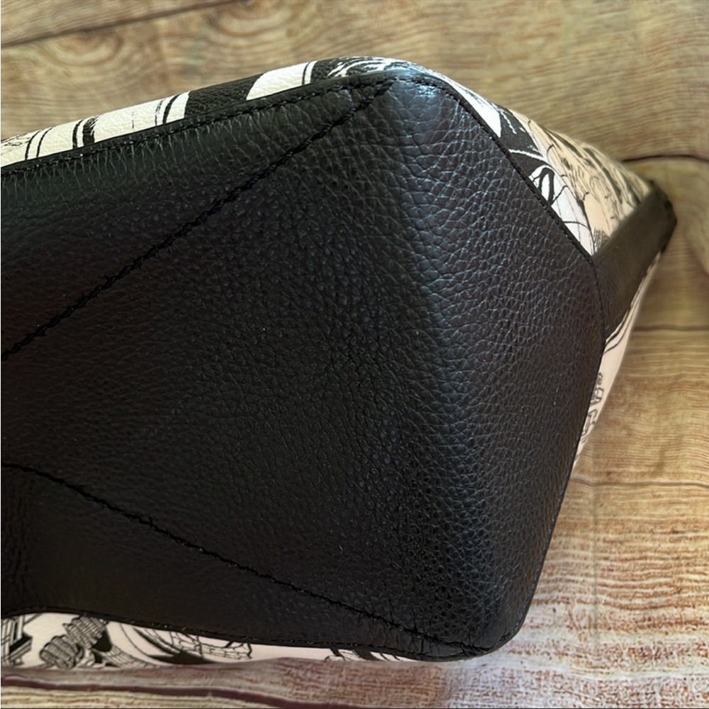 Coach X Marvel | Jes Tote With Comic Book
Print like-new large leather bag purse - Picture 5 of 11